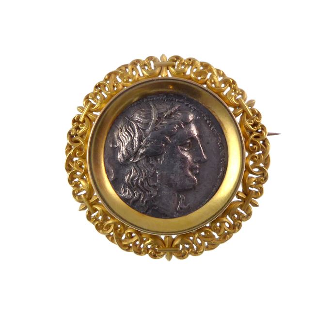 Wiese   - Gold and classical coin brooch | MasterArt